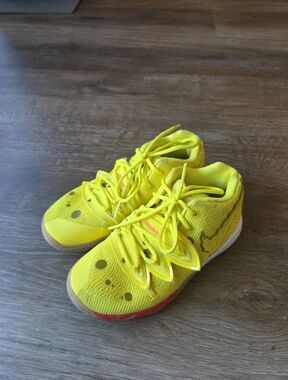 Nike Kyrie 5 x SpongeBob 2019 Size 12C Rare Collectible Shoes